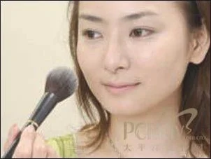 达人教你8小时不脱妆的方法