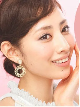 上班约会吸睛 心机淡妆提升精致感