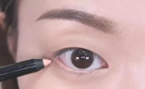 眼线笔可以使用多久时间？看具体情况