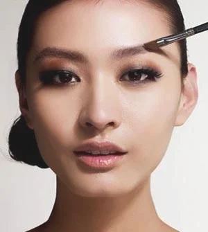 美丽加分 打造迷人小脸妆