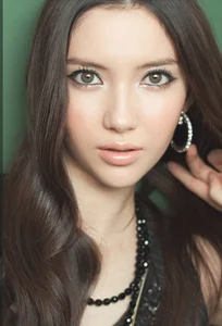 光泽感裸妆 素颜女瞬间变超精致