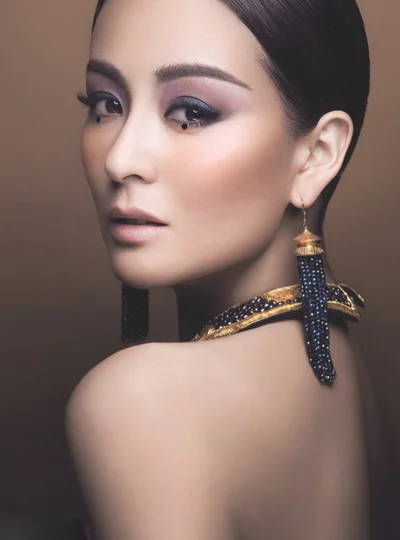 泪痣妆风潮再起 戴娇倩冷艳诱惑