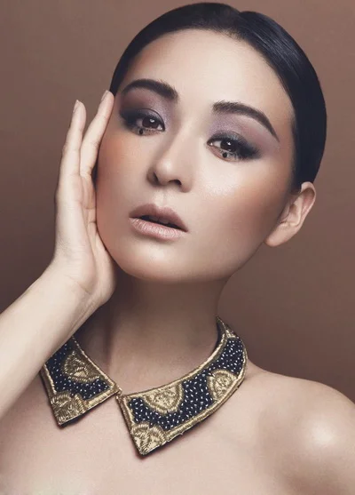 泪痣妆风潮再起 戴娇倩冷艳诱惑