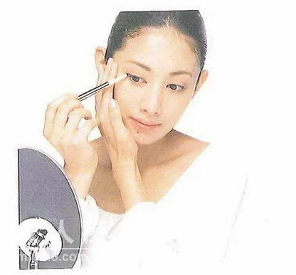 画眼线技巧：画眼线眼线画法大公开