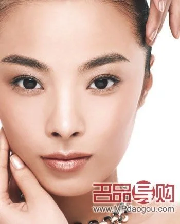 今季流行的妆容 教你画少女纯净裸妆