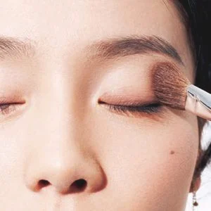 小绝招打造不脱妆魅惑电眼画法