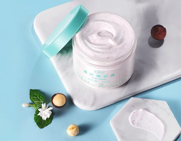 蜜植素清爽磨砂膏，开启你的丝滑夏日!