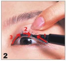 让瞳孔又大又亮的眼线画法(组图)