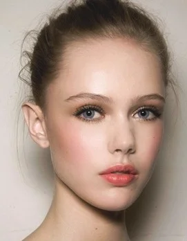 美白方法大揭秘：冬日如何对抗枯黄斑点