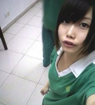 最美大学内勤 走红 伊美尔揭底网络美女速成术