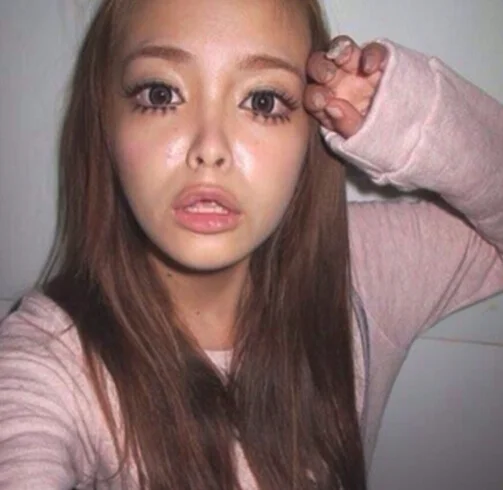 最美大学内勤 走红 伊美尔揭底网络美女速成术