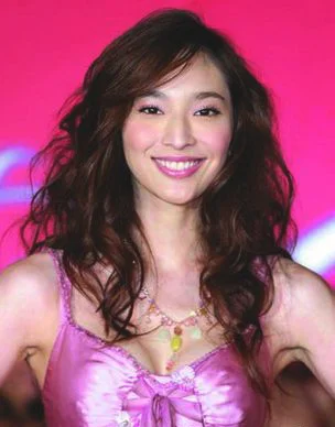 迷死男人! 学吴佩慈的粉红芭比妆画法