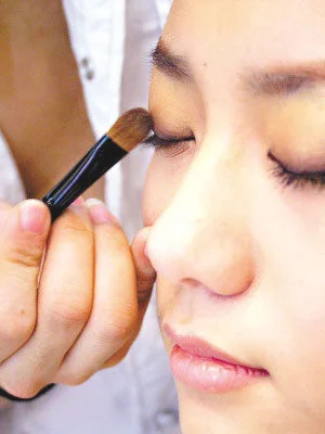 6条夏日化妆秘籍 让妆容更服帖